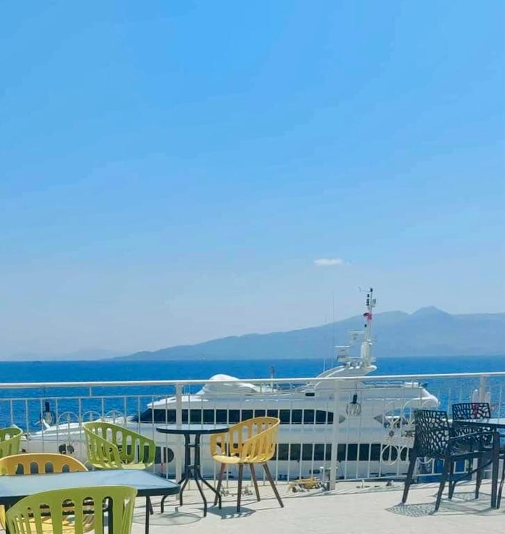 Kalemi's Beachside